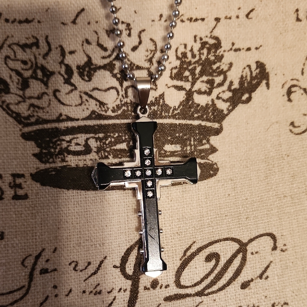 ✨5/$8✨ Men's Black and Silver Cross Pendant Necklace